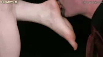 WomanWorship - Sophia Black - wall trample 3