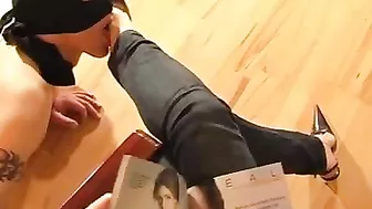 Goddess Leyla & Friend - Arches And Shoe Worship