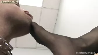 FootDom - snowshoestock