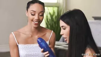 Brazzers - HotAndMean presents Jane Wilde, Madi Meadows, Alexis Tae - Sex Toy Stas...