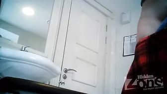 Voyeur - Beach cabin f075