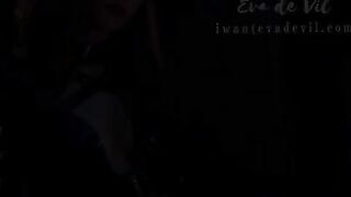 Eva de Vil - Seducing Santa