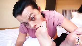 MsNadiaWhite - Agatha's Foot Slave