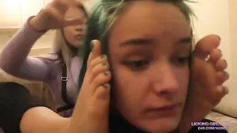 NICOLE – My toy worships my sweaty feet