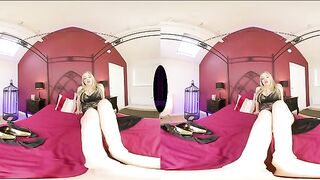 The English Mansion - Miss Eve Harper - Bedroom Footboy - VR