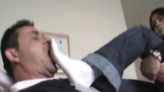 Léa foot humiliation Very dirty sneakers and socks worship (french)