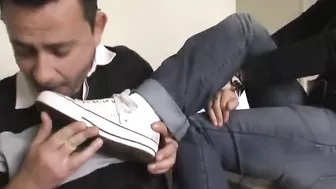 Léa foot humiliation Very dirty sneakers and socks worship (french)