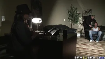 Lisa Ann - The Sandman! - MilfsLikeItBig