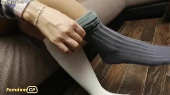 SEXY GIRL IN PANTYHOSE DRESSES AND SHOW Gray Knee Socks FOOT FETISH