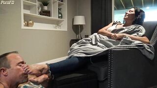 Worship My Cuckoldress Feet
