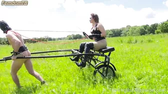 [TheEnglishMansion] Paddock Pony Performs