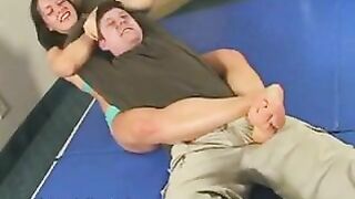 C Huntress bodyscissor