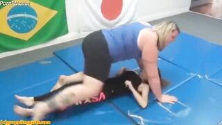 Amazon Anya plays with tiny girl