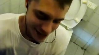 No banheiro da facul 4