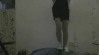 大学生美女帆布鞋踩踏ss