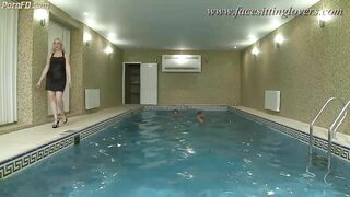 FacesittingLovers - Taking turns poolside