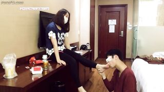 帆布鞋裸足