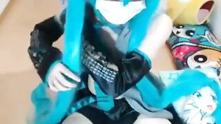 Miku Hatsune a chating and playing 130625
