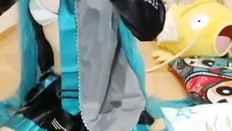 Miku Hatsune a chating and playing 130625