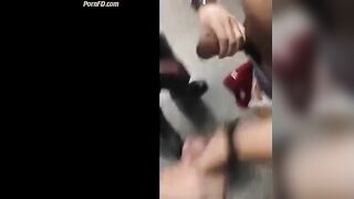 Putaria em banheirao publico