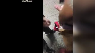 Putaria em banheirao publico