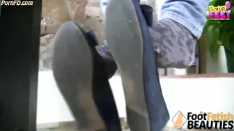 petra feet _ Sexy teen taking off socks showing her cute feet