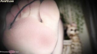 Worship Goddess Ellie's Princess Feet