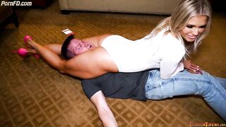 Amazing girl headscissors guy