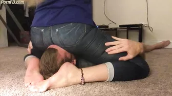 jeans facesitting big butt