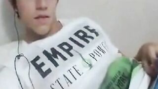 18 y Handsome LatinoTwink Jerking on cam