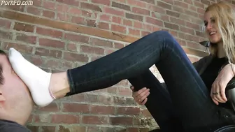 Dreamgirls in Socks - Presley's Sweaty Feet Challenge