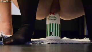Insertion, eine Flasche reitet, anal