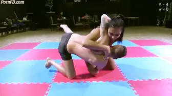 Zoe facesitting smoother