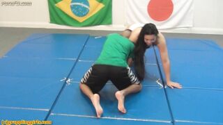 Chinglan scissors 2 weak guys with her powerful thighs