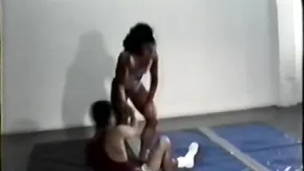 Robin Parker Vs Very Skinny Guy