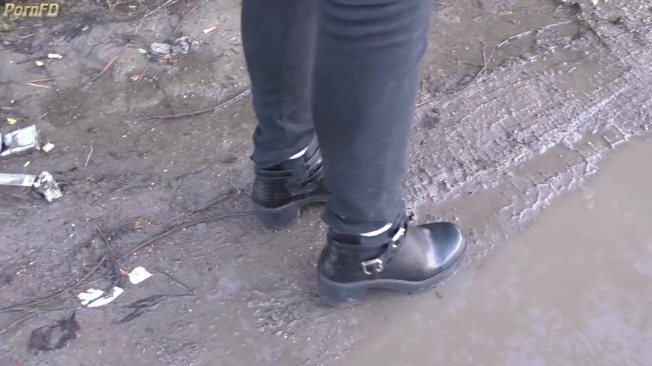Under Girls Feet - PL-2443017 - 21 - FemdomVC
