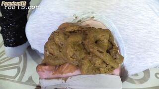 MilanaSmelly - Girls hid from the toilet slave!